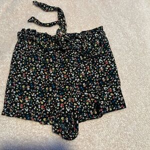 Mi ami floral shorts